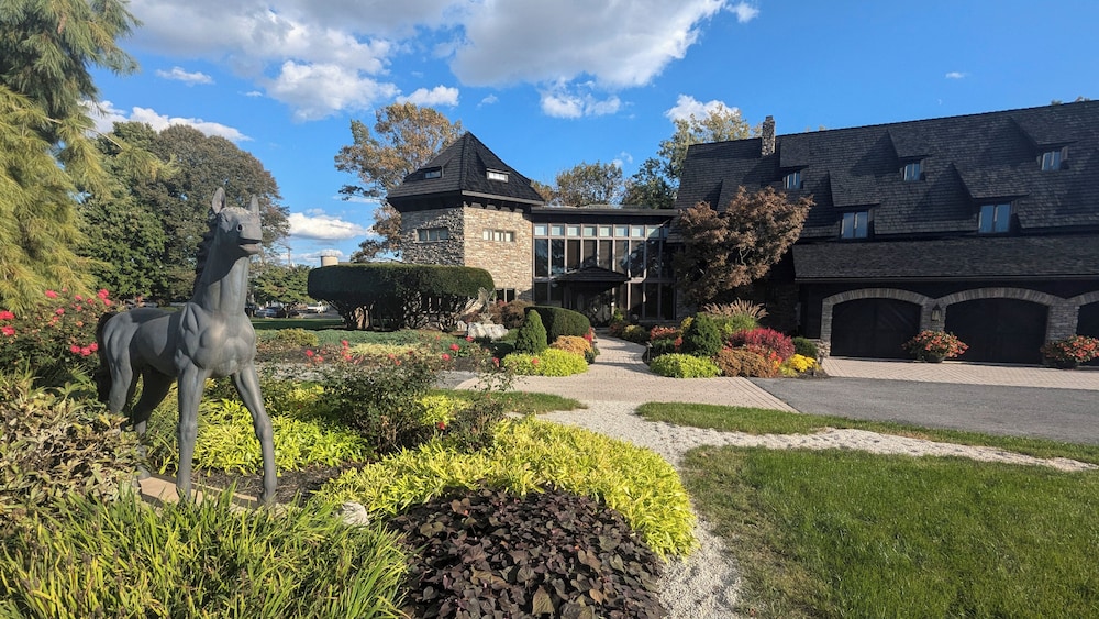 Twin Pine Manor Bed & Breakfast