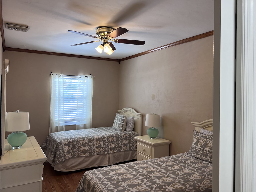 97th Ave North Naples Park Ocean Vanderbilt Beach 4 Bedroom Home