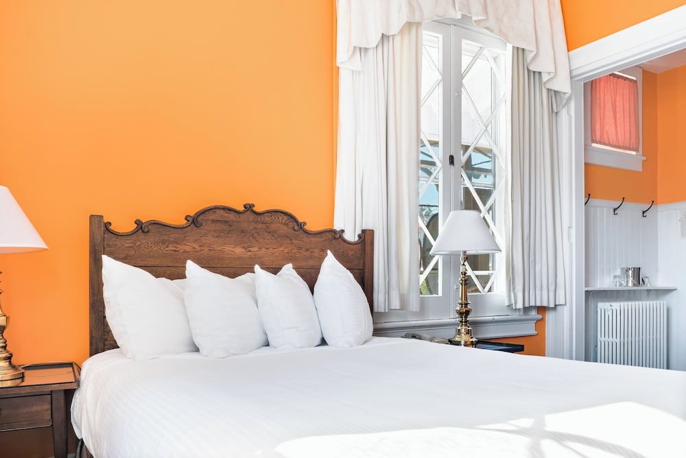 Delamater Inn