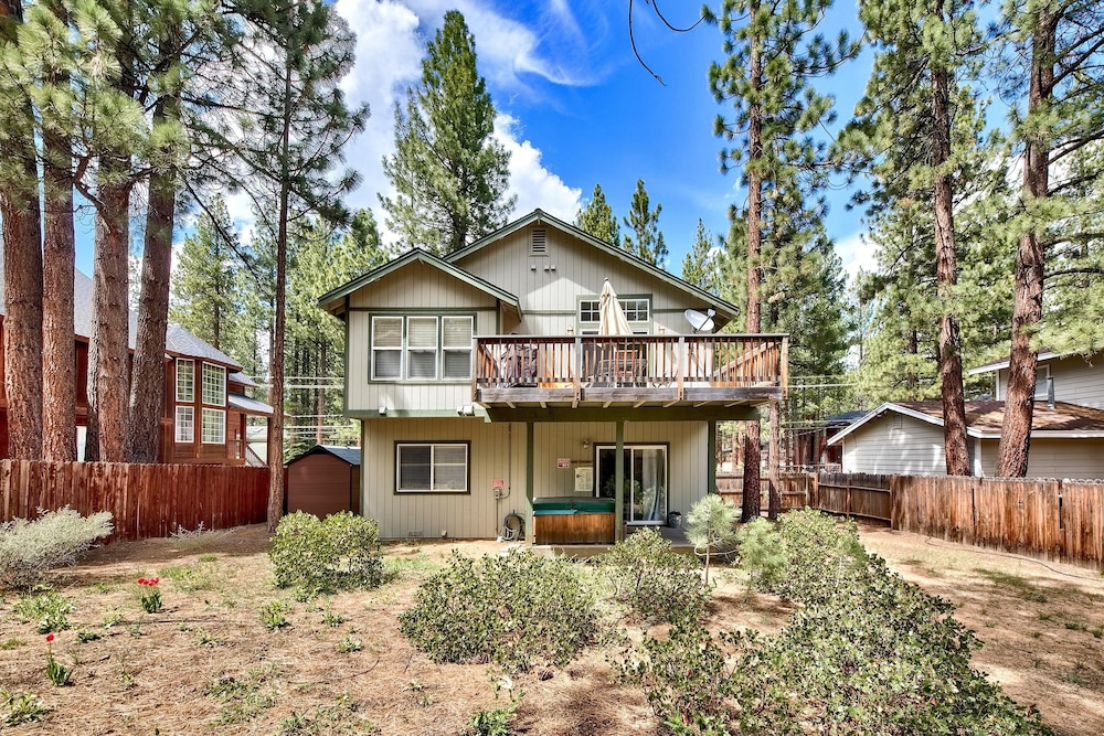 1144gb The Golden Bear 3 Bedroom Home by RedAwning view 5