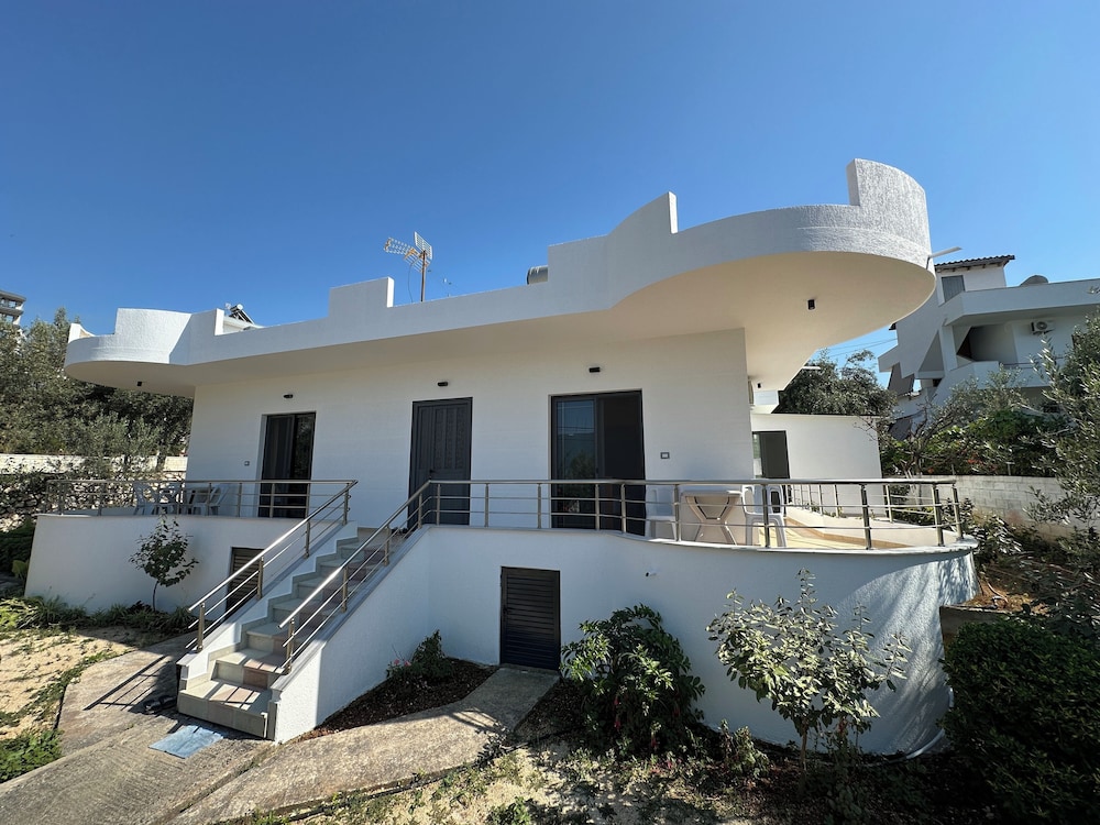Apartments Meleqi