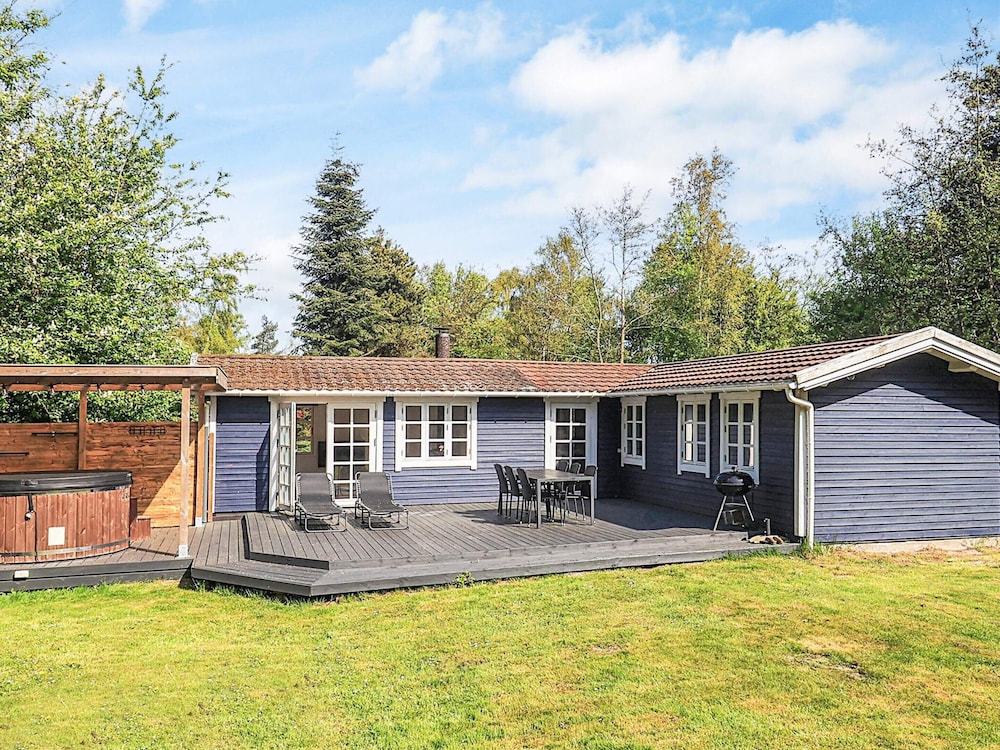 6 Person Holiday Home in Gedser