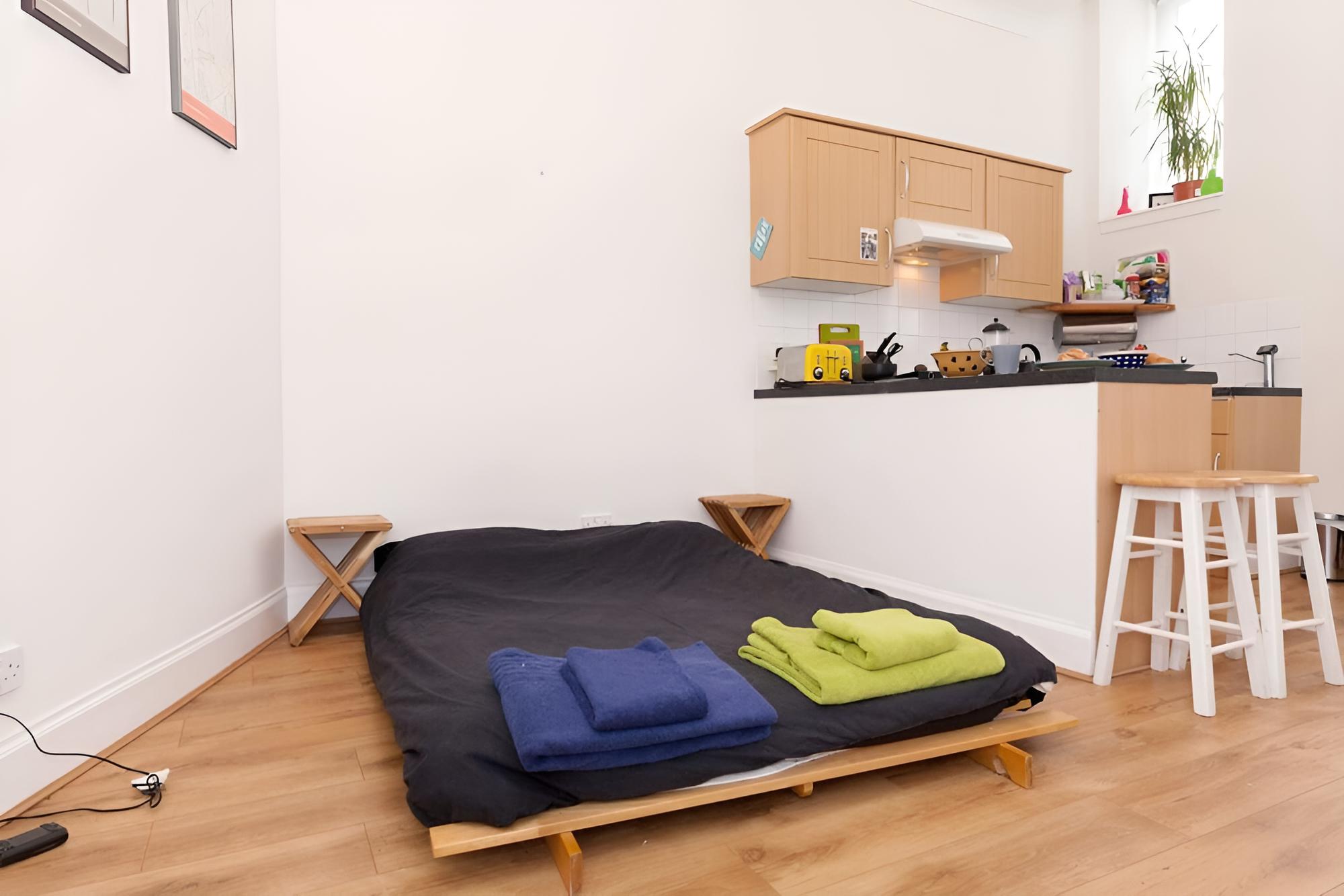 Bright Studio Walk Score 91 Wi-fi Sleeps 2