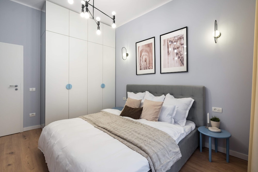 Contemporary Aparthotel 2-BR Flats Near Old Town, Quiet & Serene