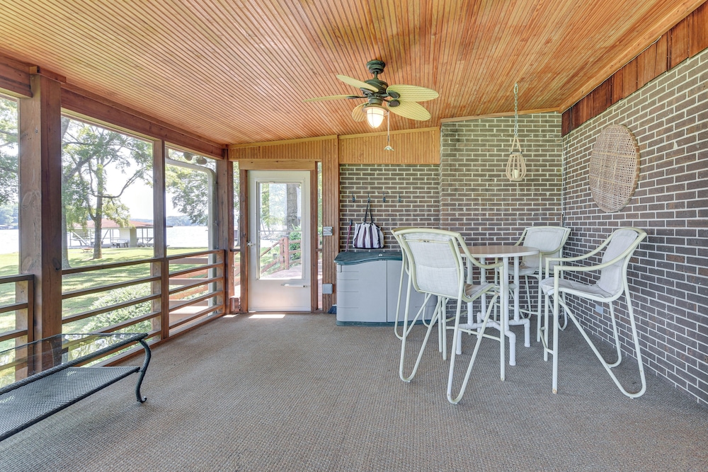 On Lake Tillery: Spacious Home w/ Screened Porch!