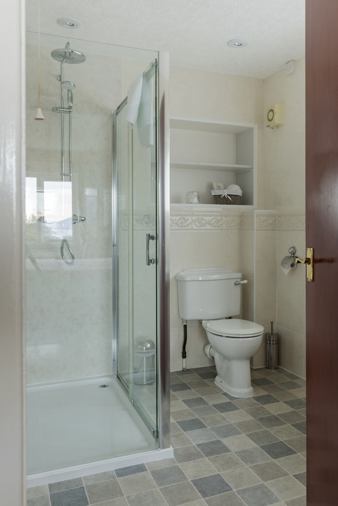 Braeburn Guest House / B&B