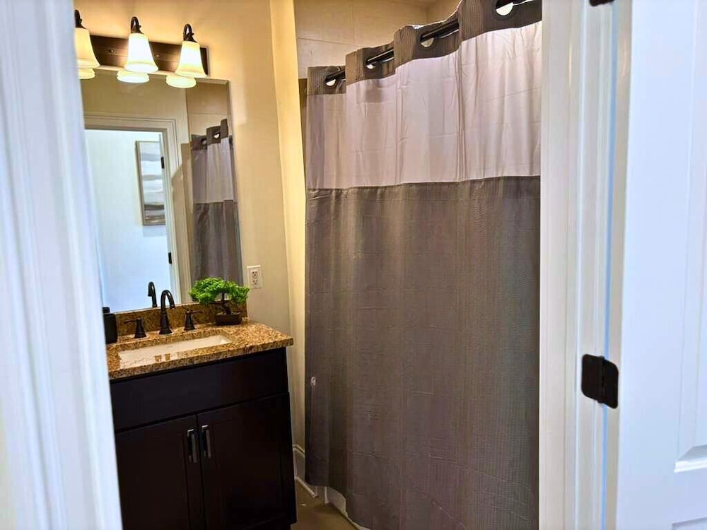 Well-Equipped 2BR - Greenbay 301