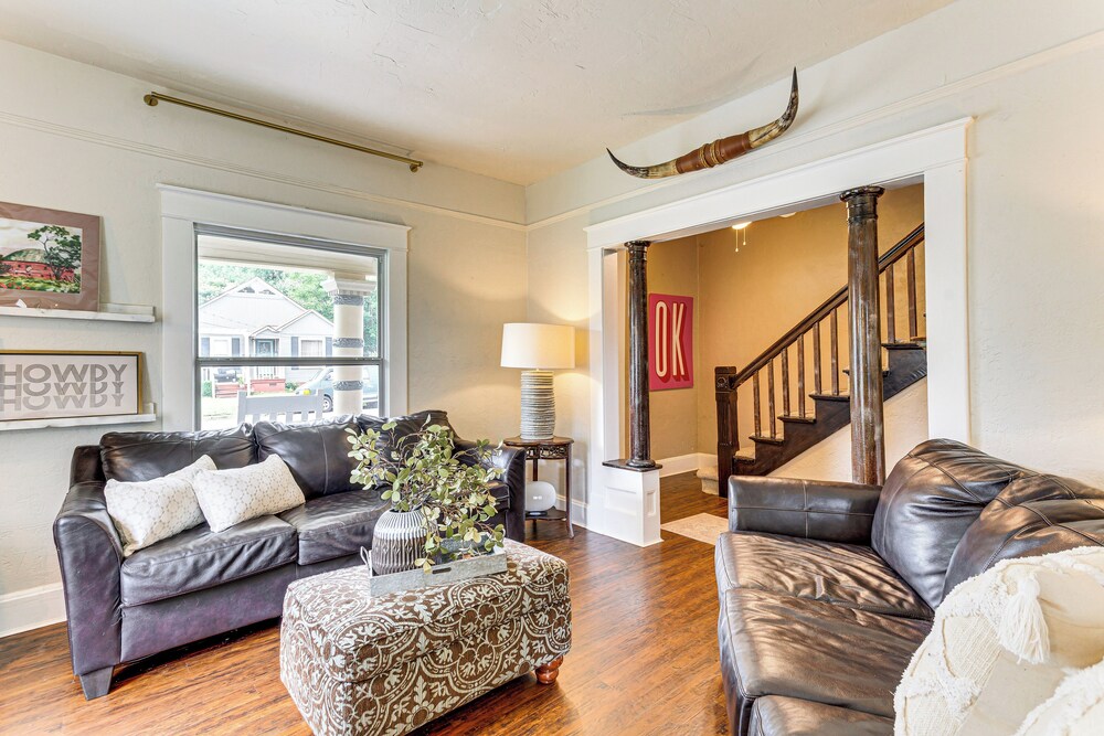 Walk to Downtown: Historic Guthrie Home on Mansur