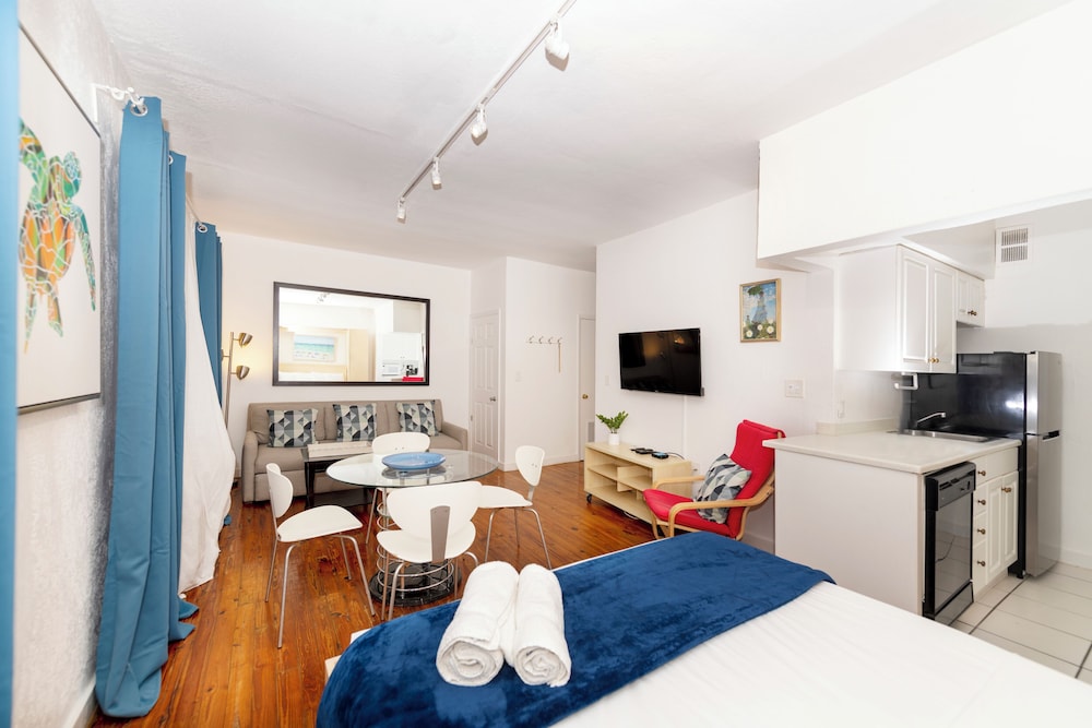 Collins Beach Apartments