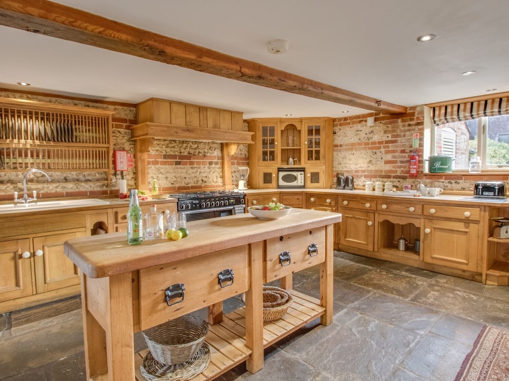Manor Farm Barn view 3