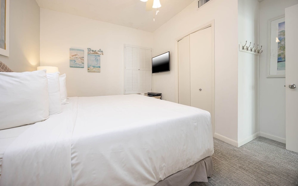 Phoenix East 1205 1 Bedroom Condo