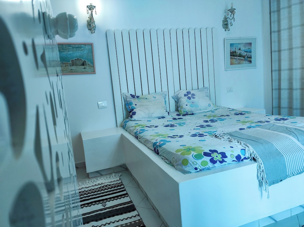 "comfort Shell Near the Beach" view 3