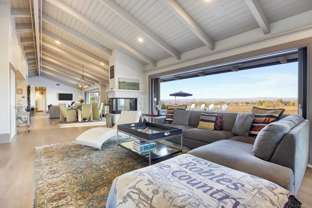 Private Pool, Firepit & Wine Room Near Top Paso Wineries Devi Ranch