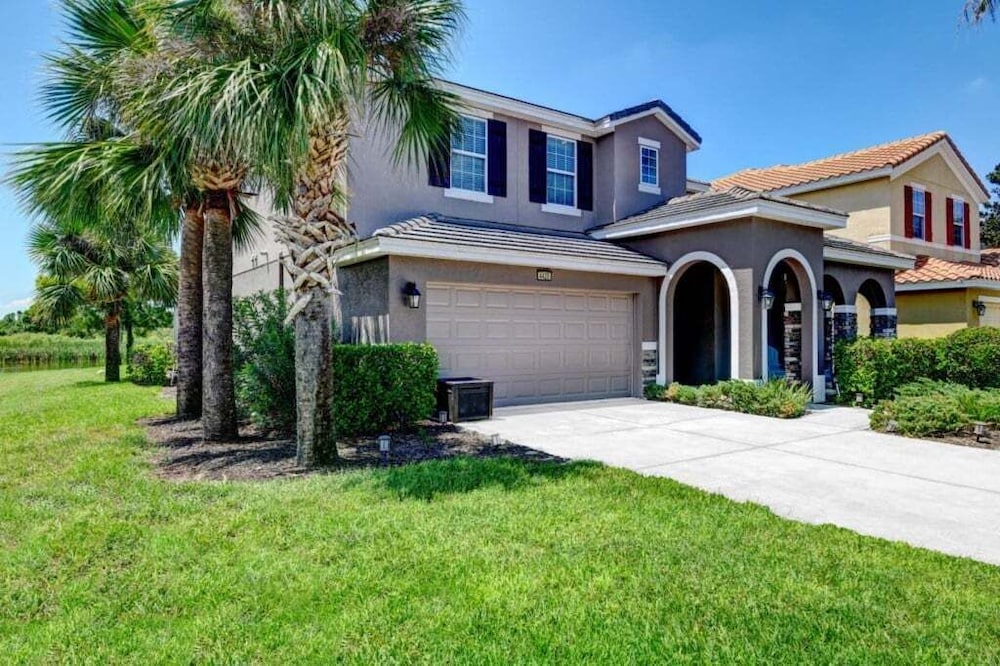 Spacious 5-Bedroom Resort Pool Home with Lake View 5 Villa