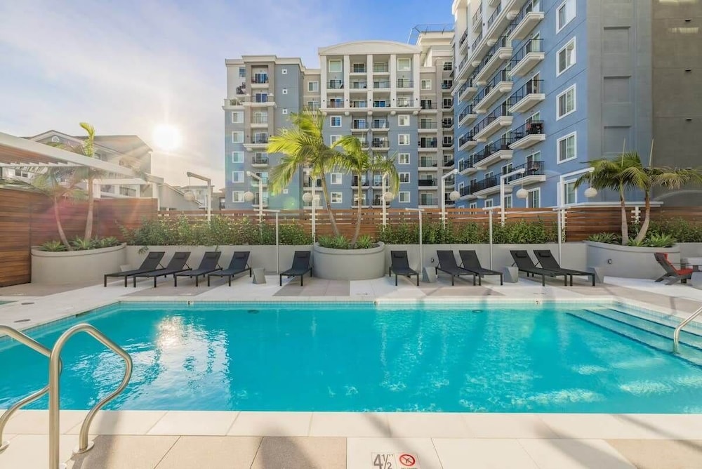 @ Marbella Lane - Grand 2BR w/ Beach & Ocean Views