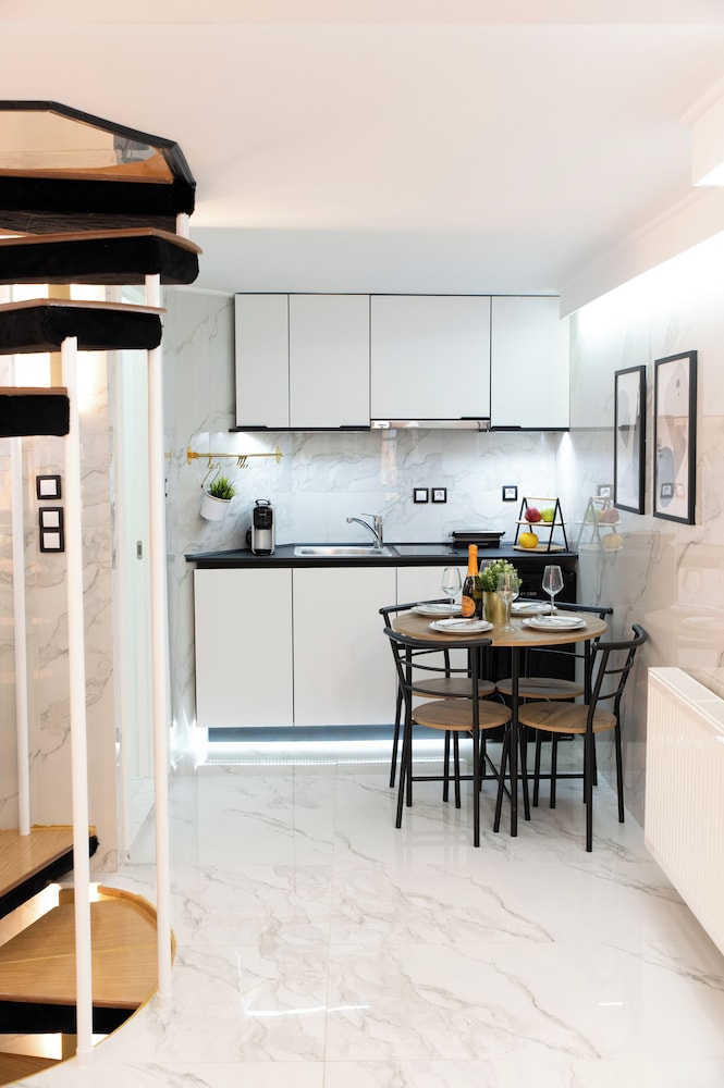 Koukaki Golden Lofts