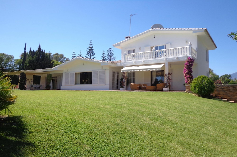 Amazing Beachfront Villa Heated Pool Marbella