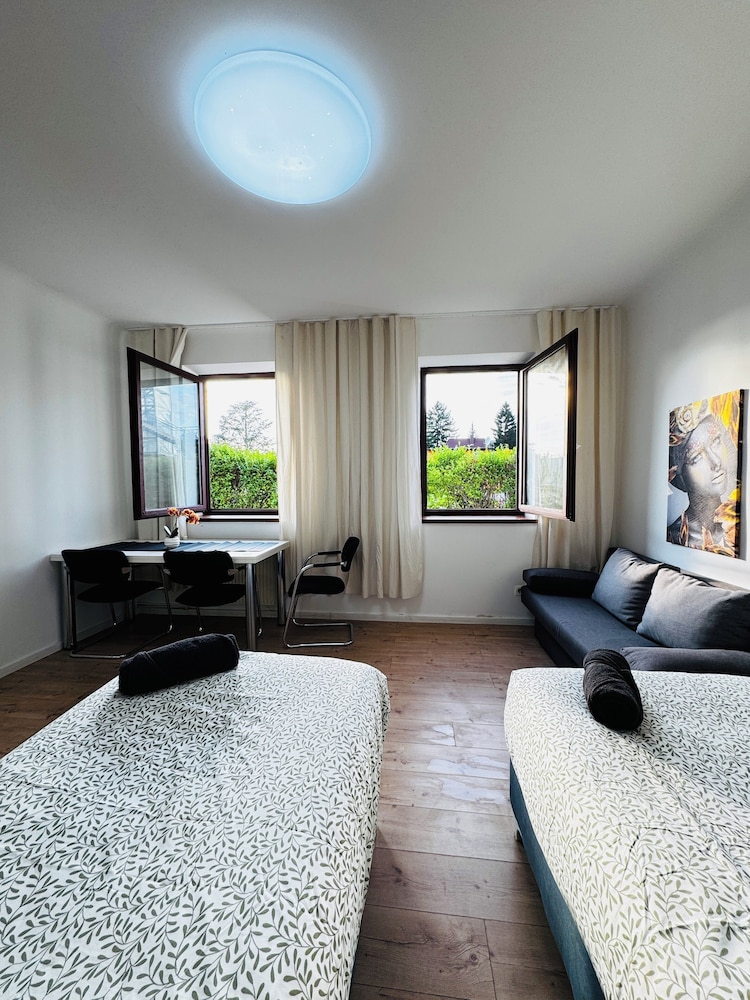 Spacious Budget Home Garden Stay