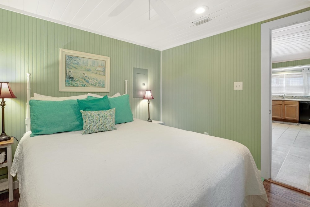 West Beach  3 Bedroom Cottage by RedAwning