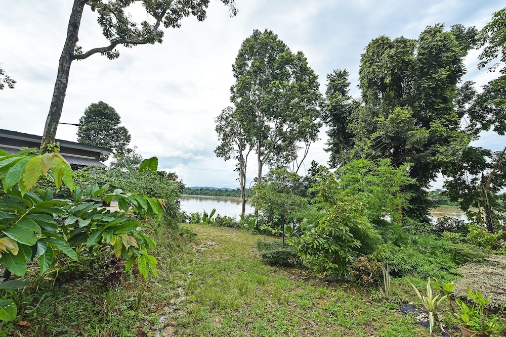 OYO HOME 90682 Liliz Mambang Farmstay photo 4