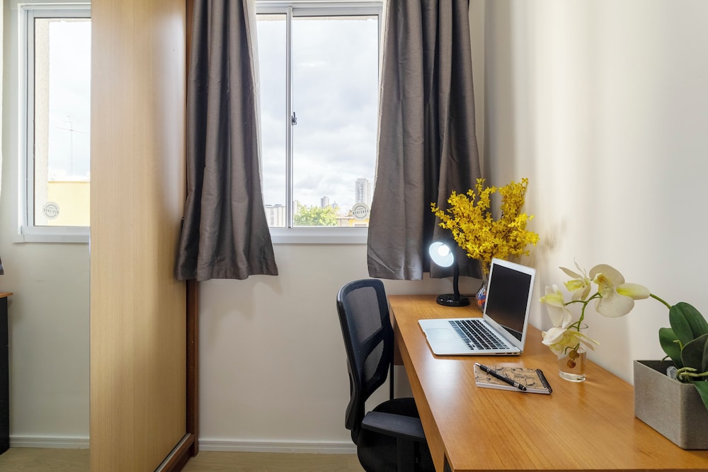 Modern, complete with Office, AC, and Gym