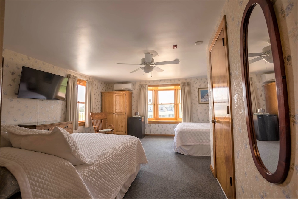 Rose Farm Inn
