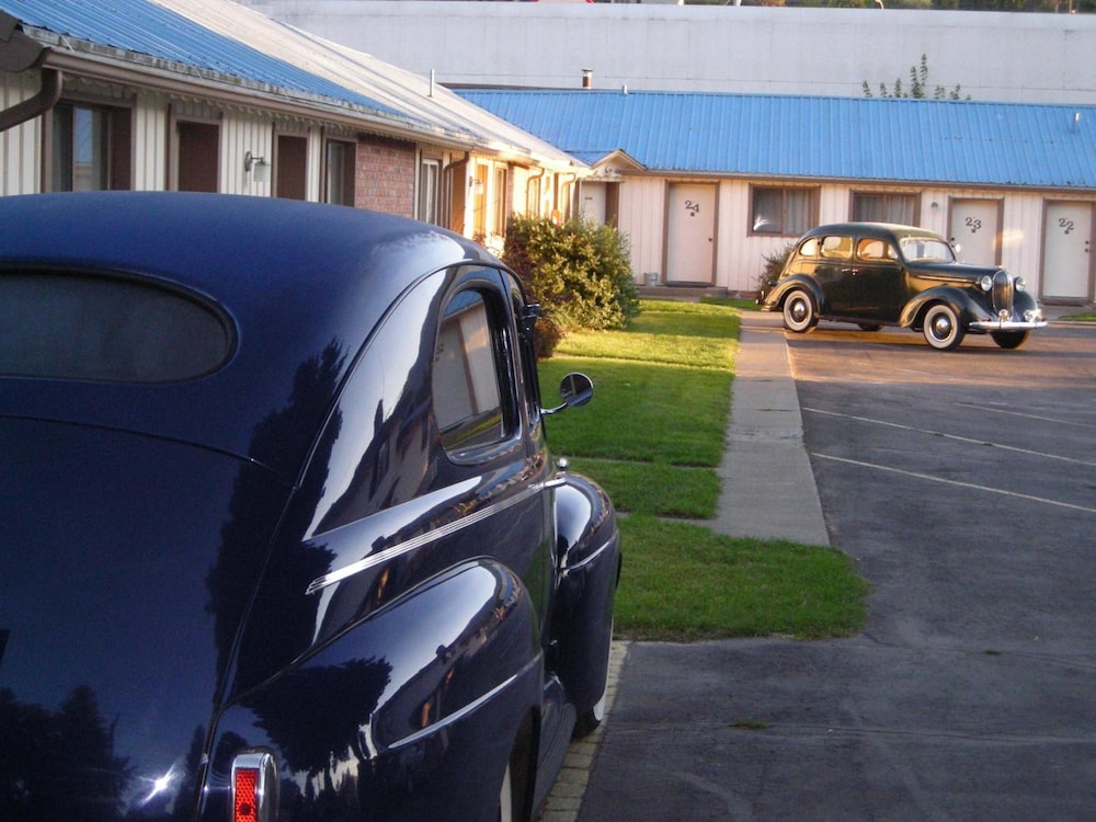 Falls Motel