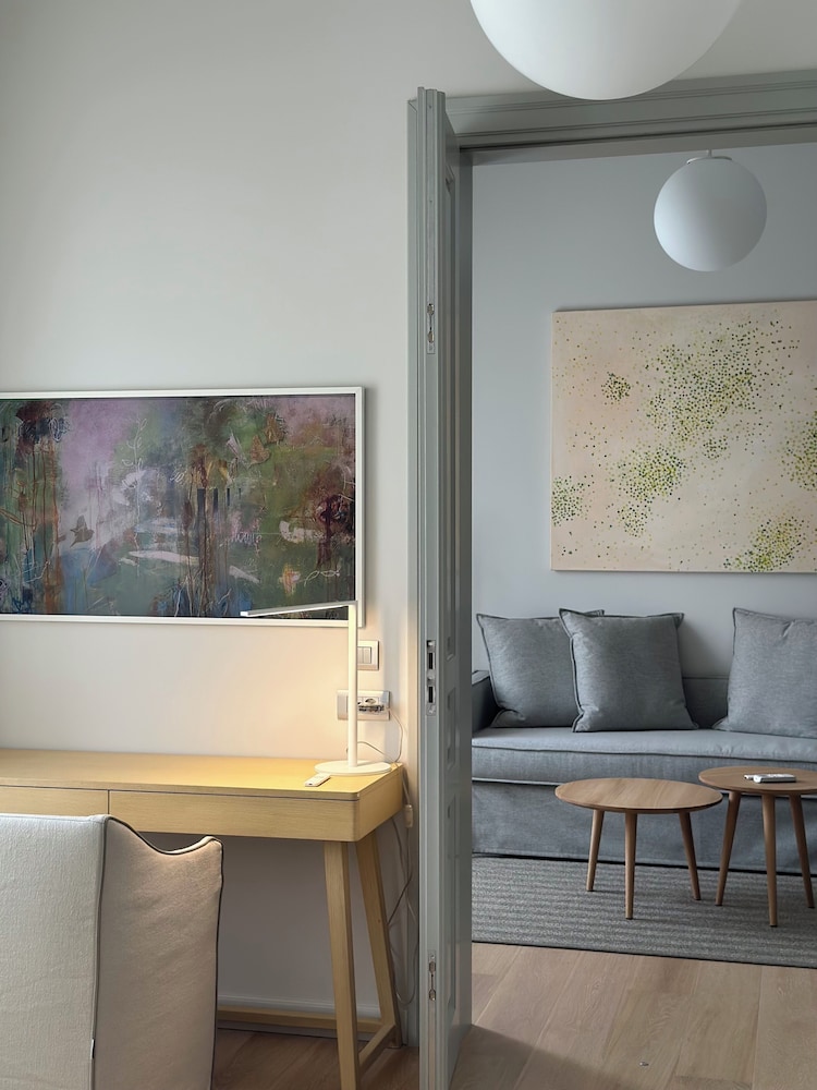 Amalie Suites