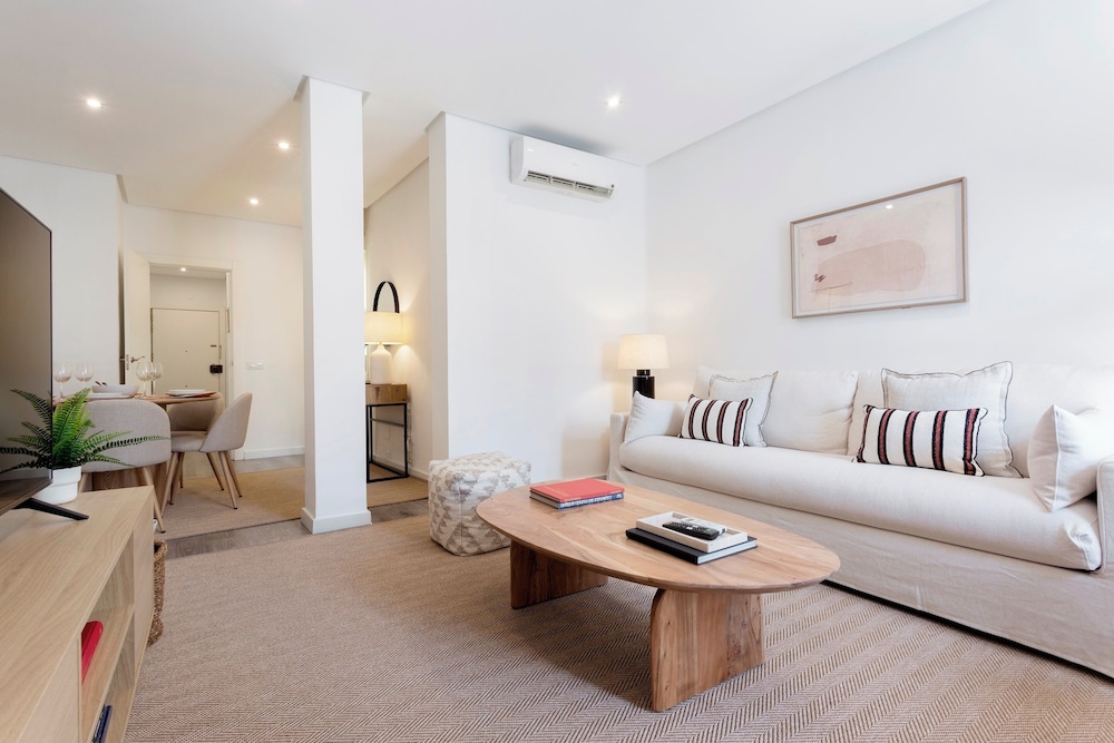 Exclusive 4BD Apartment. Abada