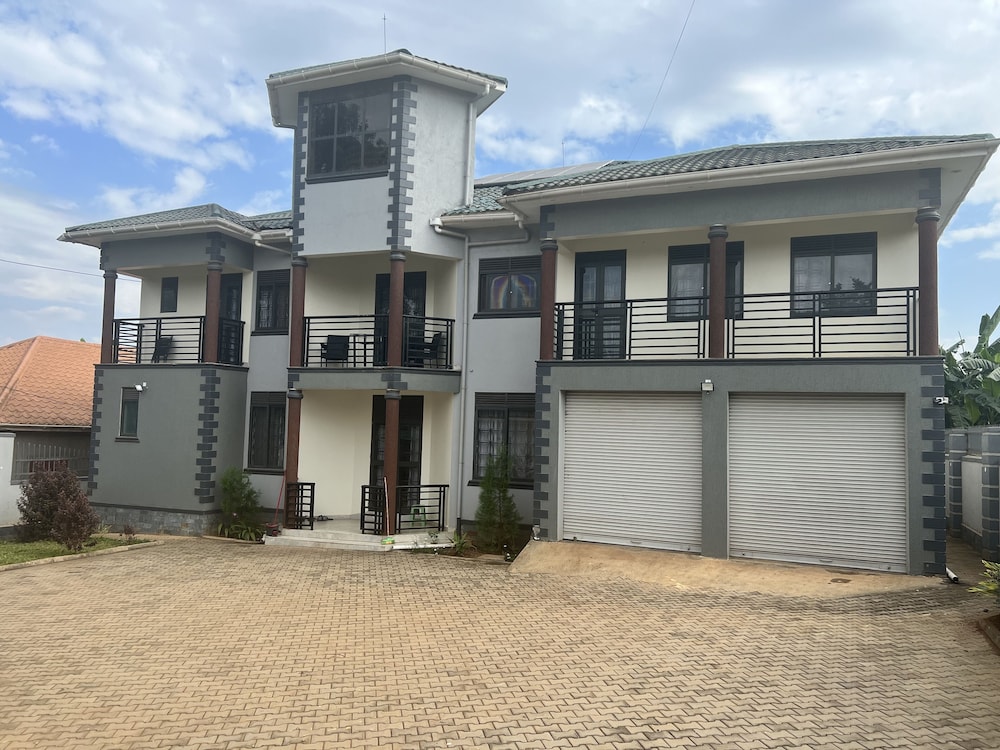 Inviting 9-bed Villa in Kampala view 2