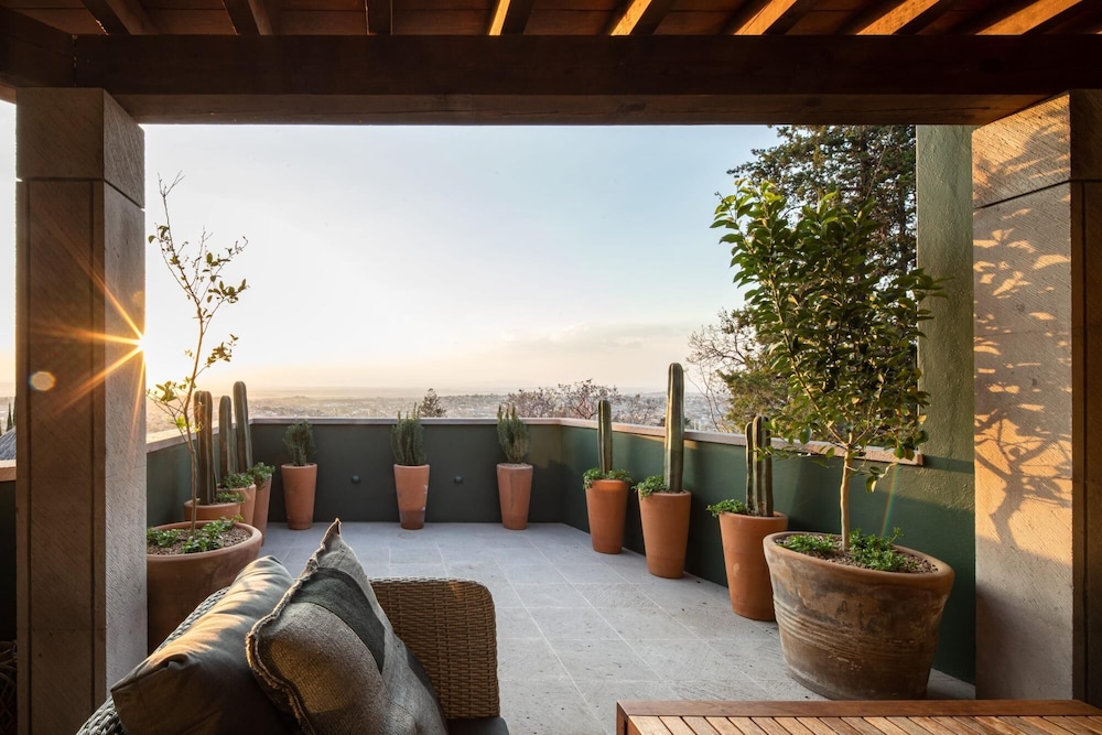 Centro Historico Home Overlooks the Parroquia view 2