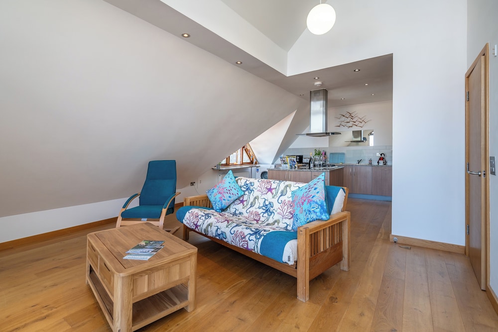 10 Maritime House