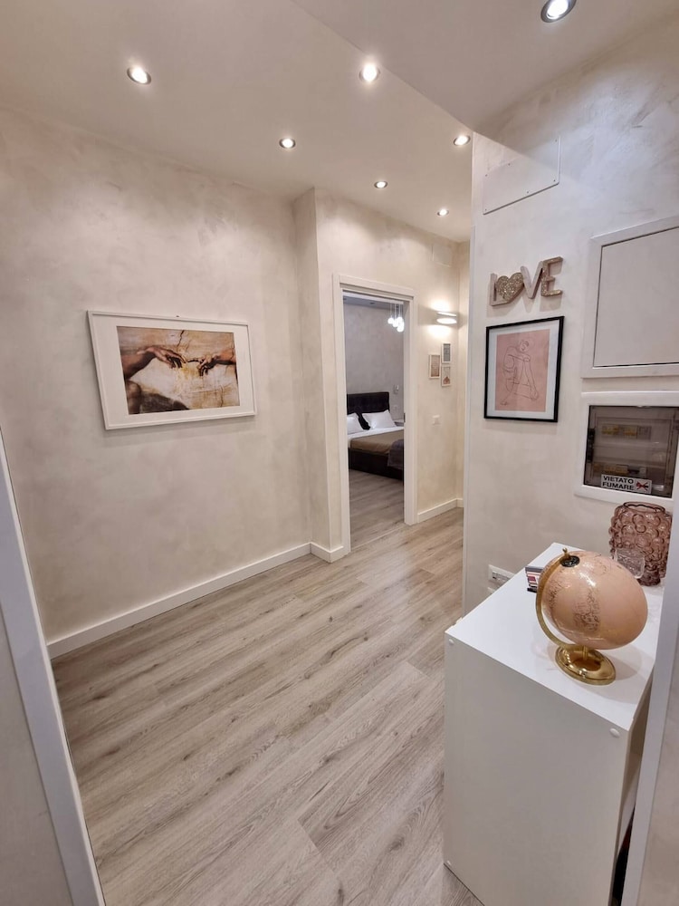 Apartment Near the Colosseum With Metro Line A a 2-minute Walk Away