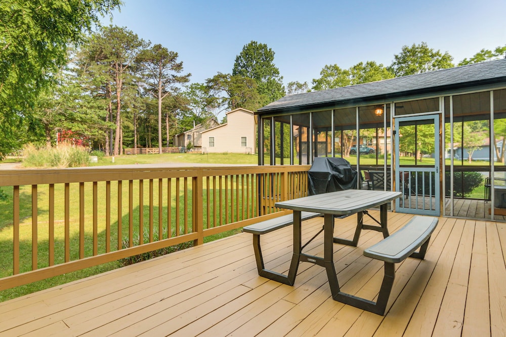 Pool Access: Peaceful Cabin in The Woods Resort!