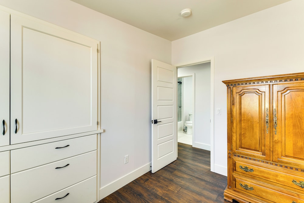 1 Mi to Downtown Benicia: Scenic Cliffside Escape