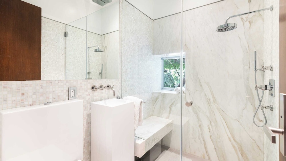 Hollywood Overlook by Avantstay Private Pool + Hot Tub Panoramic Views