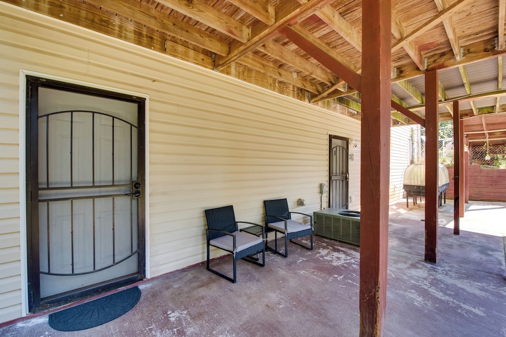Near Trails & Live Music: Cozy Atlanta Apt!