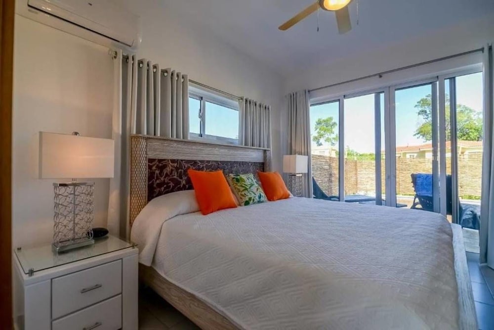 Professionally Decorated Open Concept Villa view 3