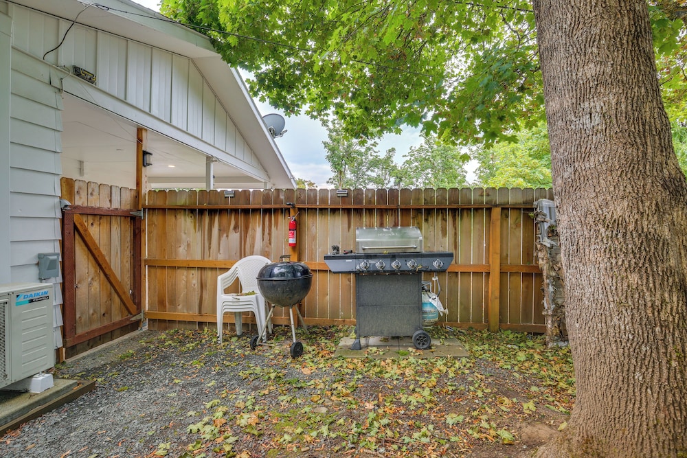 Hot Tub & Fenced Yard: Cozy Cottage Grove Home