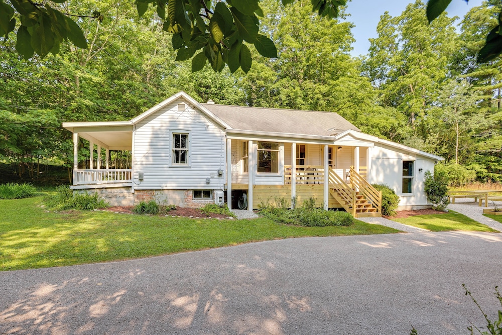 1/2 Mi to Dtwn Frankfort: 'fernhaven' Home w/ Yard