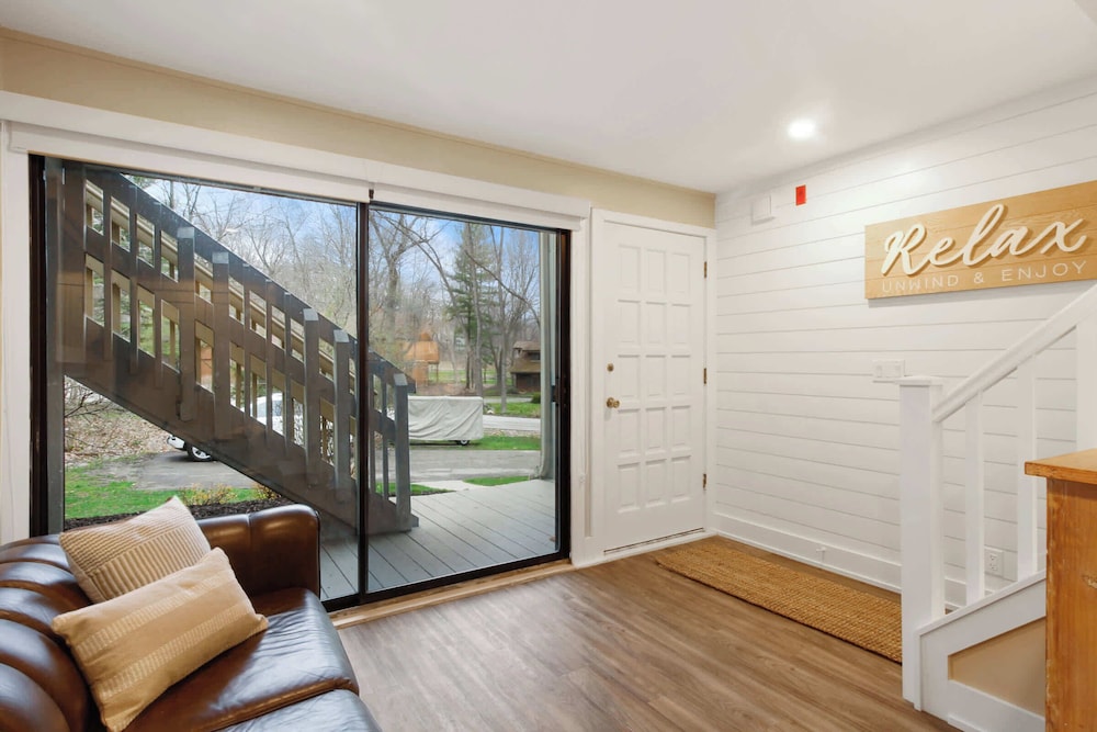Abbey Springs - Private Community & Amenities!