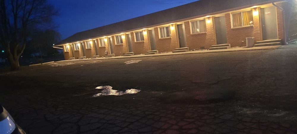 Tops Motel