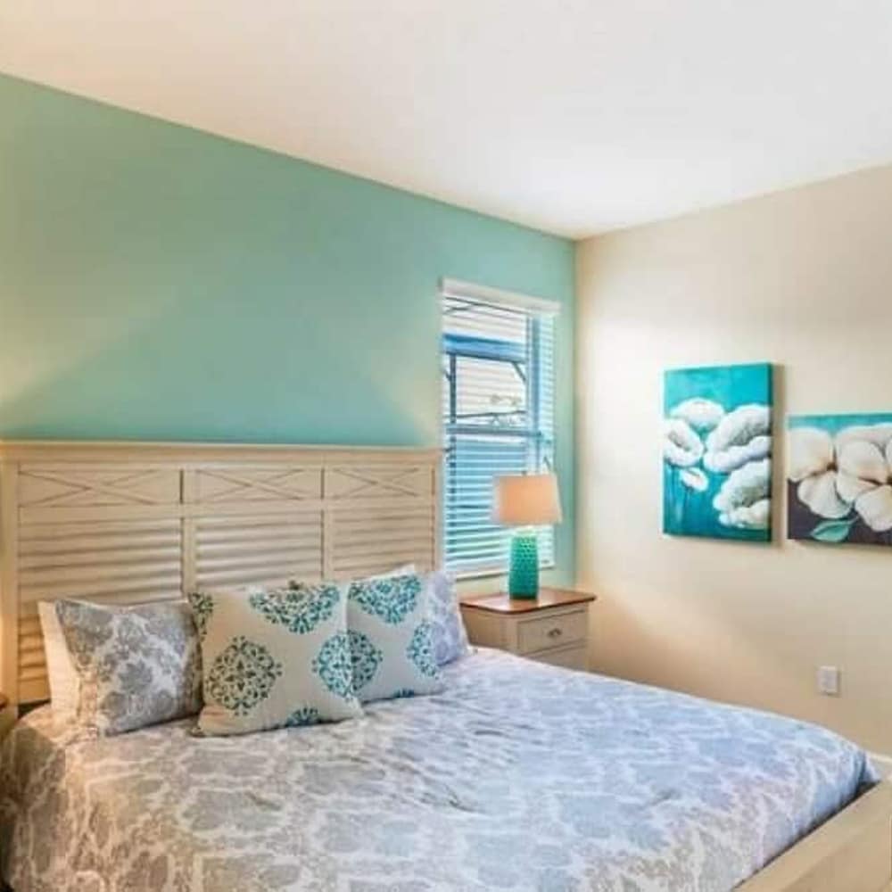 9004 Amazing 5BD With Pool