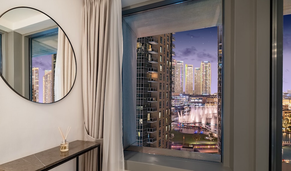 LUX  The Fountain View Suite