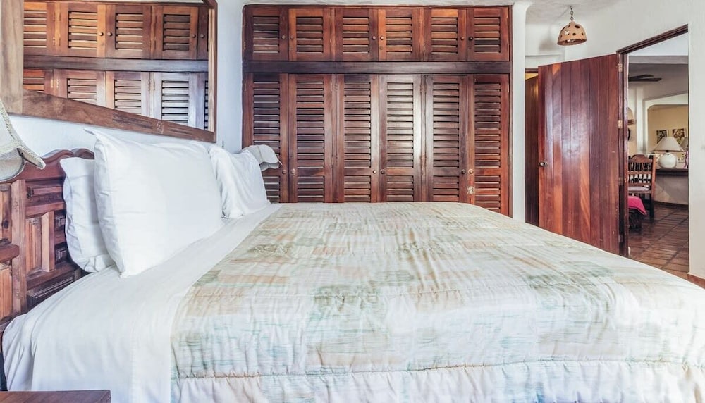 Ocean View 2Br Condo-balcony-beach-pool - 604