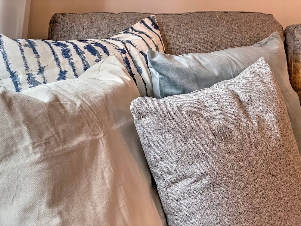 Lovely Flat in Kiln Close With Free Parking