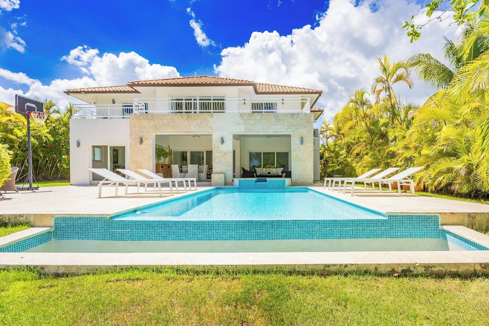 Villa Buganvilla 252 - 4BR Pool Jacuzzi Golf