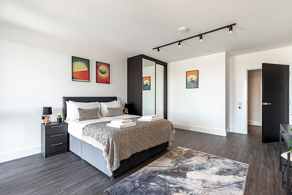 Sky-high Apartment With Modern Decor