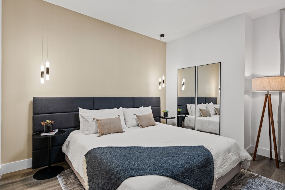 Best Stay Chic Design Themed Rooms Pool