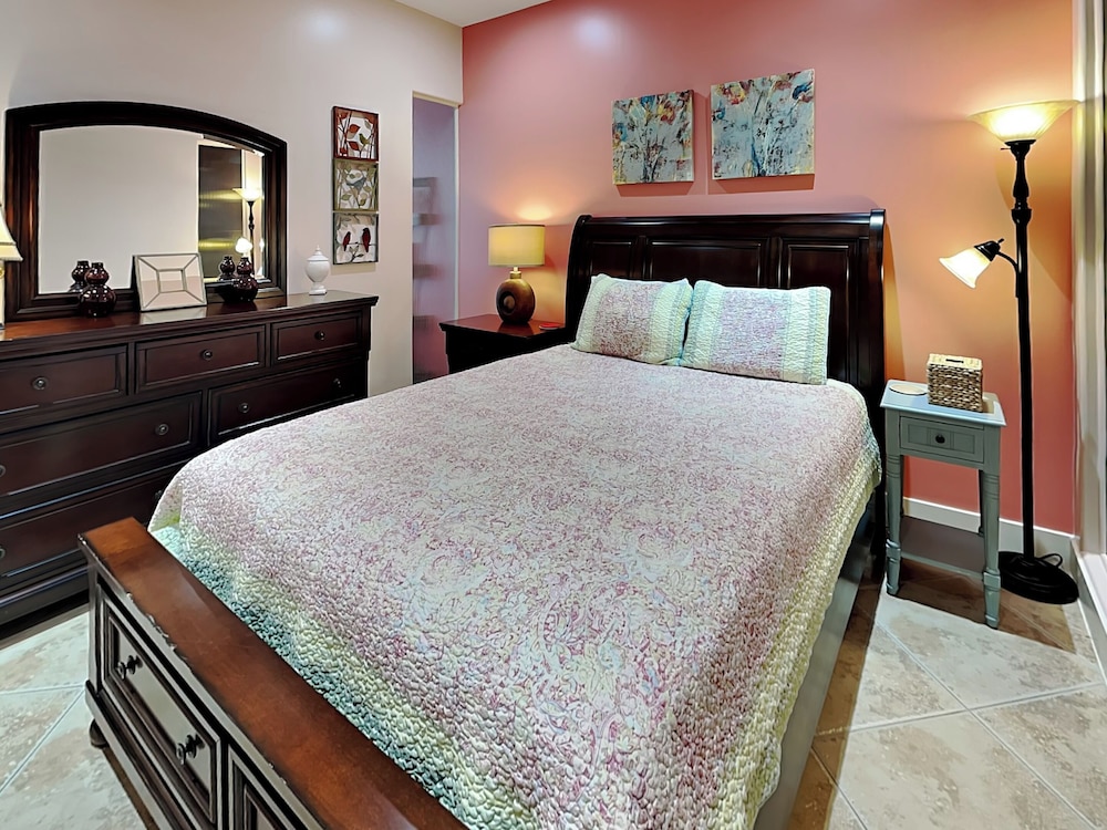 Western Waves by Ryson Vacation Rentals